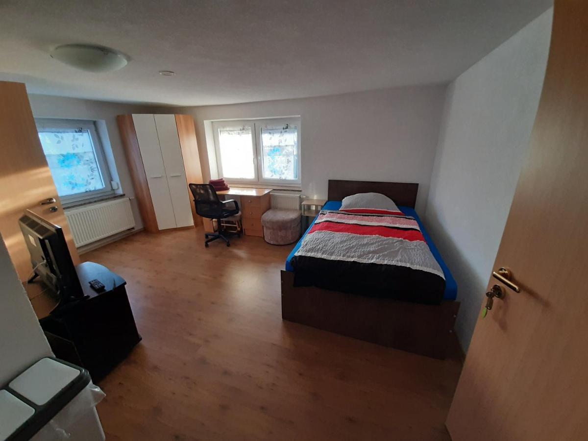 Biberach-Riss-Zimmer-Frei, Einzel-Zimmer Bad Kueche Birkenhard Екстериор снимка
